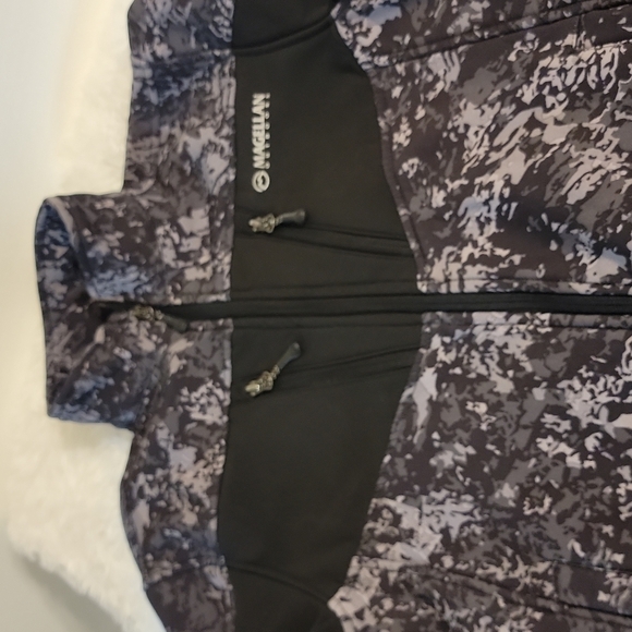 𝅺magellan Outdoors camo jacket size medium - Picture 4 of 13